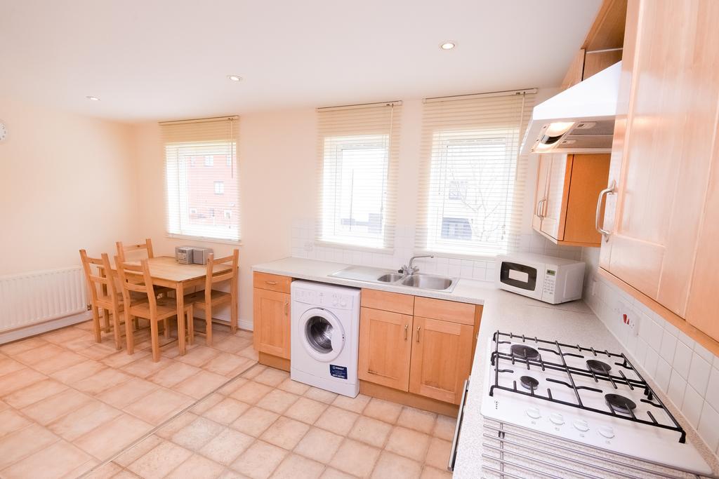 Town Or Country - Clench Street Apartment Southampton Bagian luar foto